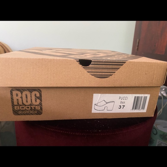 Brand new never worn still in box . - Picture 4 of 4